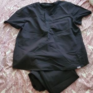 XL Scrub top and Large jogger bottom